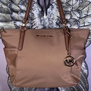 🎁 Michael Kors NWT Bedford nylon tote